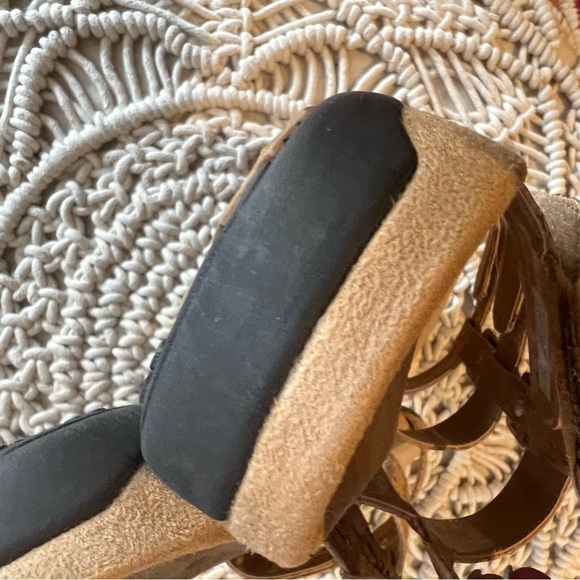 Vionic Amber Adjustable Sandal with Arch Support in Gold Cork - Picture 8 of 10